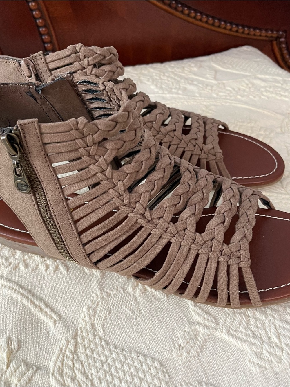 G by Guess Sandals Women 9M Tan Faux Suede Gladiator Zip GGLAKEY